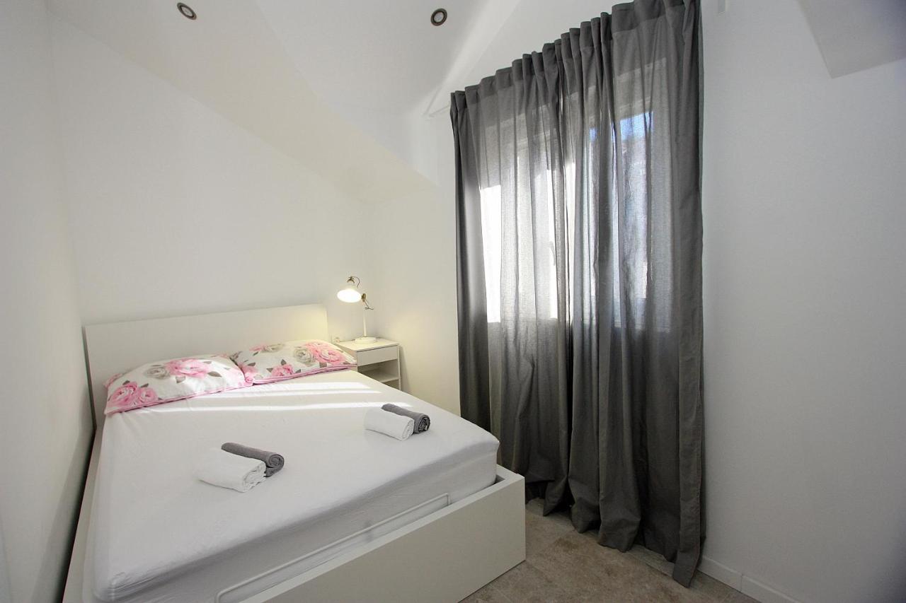 Apartman Ivana Supetar Exterior foto