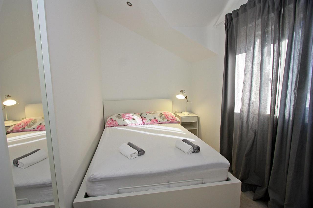 Apartman Ivana Supetar Exterior foto